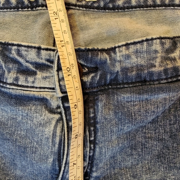 Torrid Acid Washed shorts, Sz24 - Picture 7 of 10